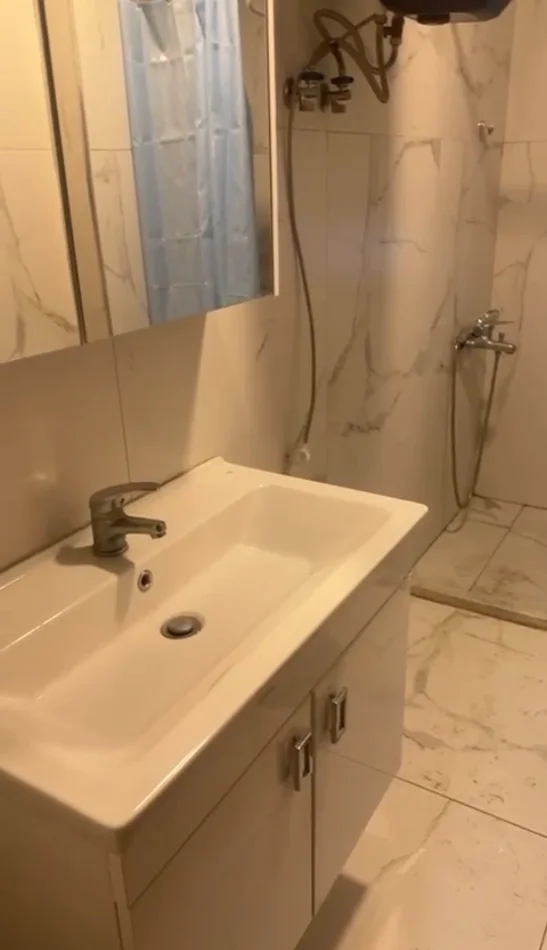 Shqiperi, jepet me qera apartament 2+1 Kati 5, 90 m² 500 € (Bar Kronos Astir)