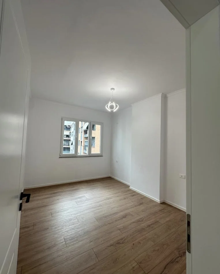 Tirane, shitet apartament 2+1+Ballkon Kati 4, 86 m² 133.000 € (Rrethi Astirit, Kompleksi Everest)