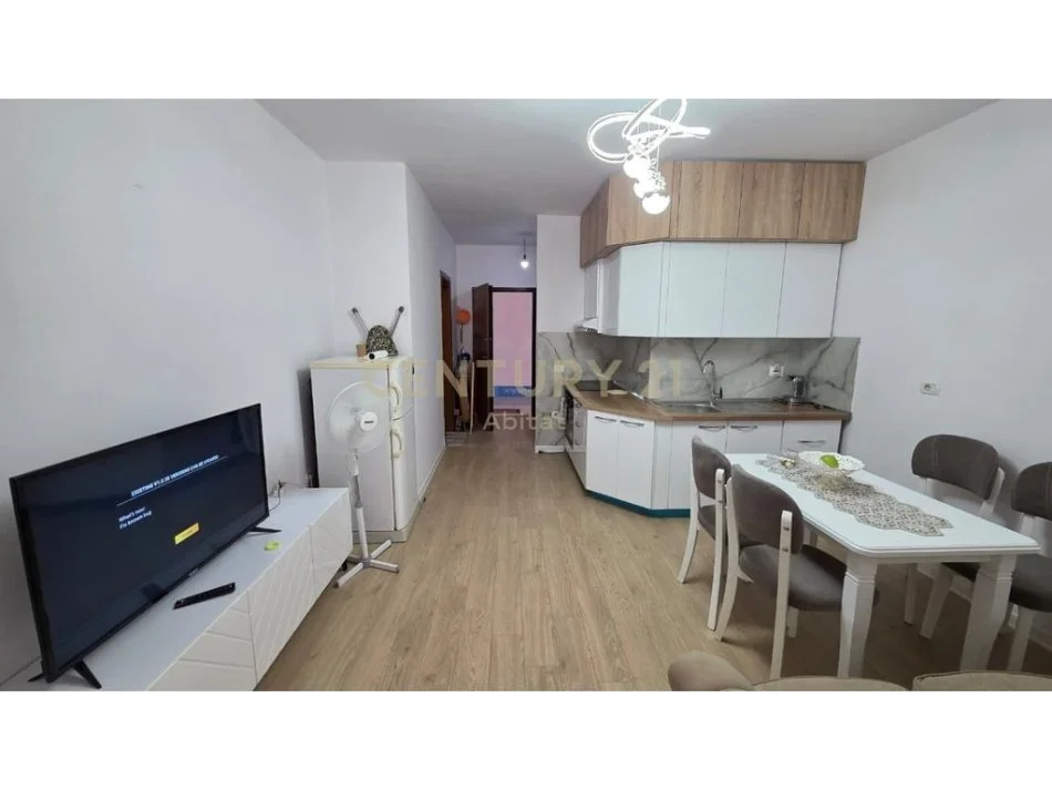Tirane, jepet me qera apartament 1+1 Kati 4, 61 m² 550 € 
