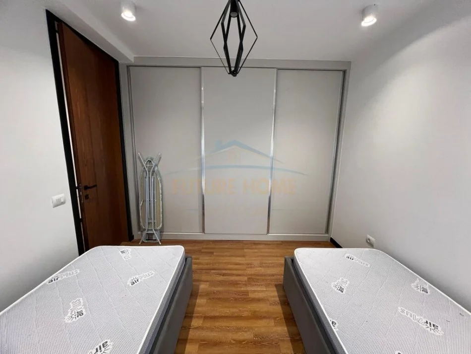 Tirane, shitet apartament 2+1+post parkingu Kati 6, 107 m² (rruga Panorama)