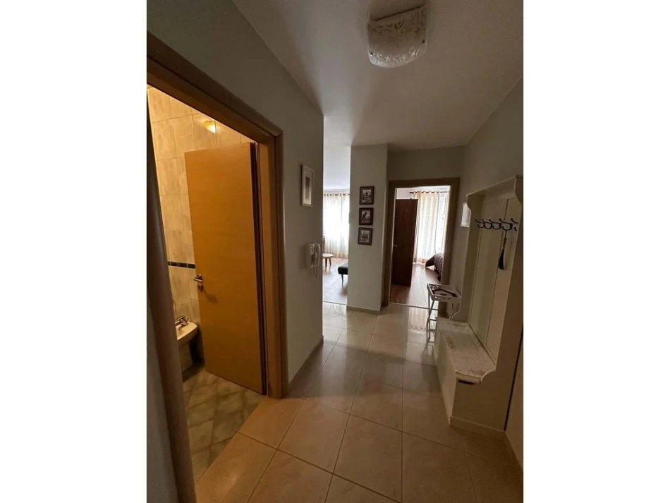 Tirane, jepet me qera apartament 1+1+Aneks+Ballkon Kati 3, 60 m² 700 € (Rruga e Bogdaneve)