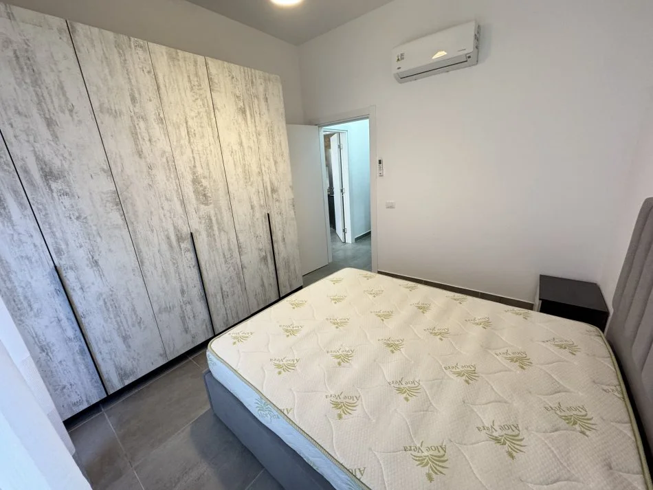 Tirane, jepet me qera apartament 1+1+Ballkon Kati 1, 90 m² 500 € (Rruga zallit)