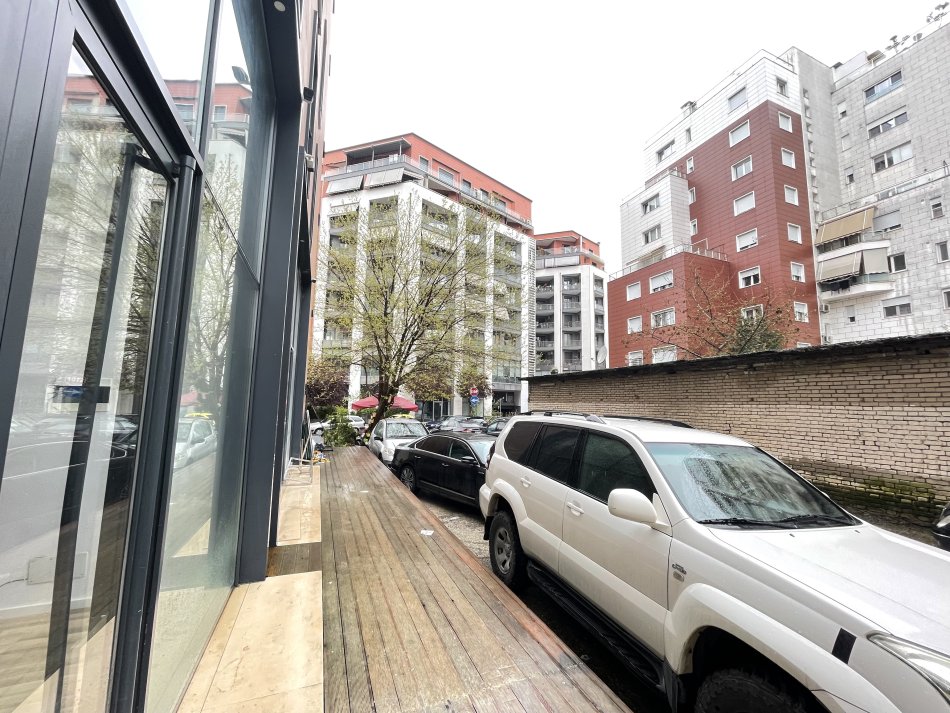 Tirane, jepet me qera dyqan Kati 0, 36 m² 640 € (Rruga e kosovareve)