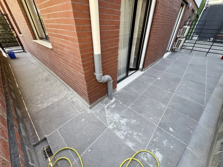 Tirane, jepet me qera apartament 1+1+Ballkon Kati 1, 90 m² 500 € (Rruga zallit)