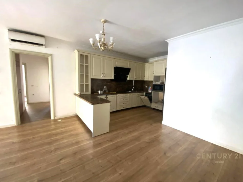 Tirane, shes apartament 4+1+Aneks+Ballkon Kati 2, 173 m² 365.000 € 