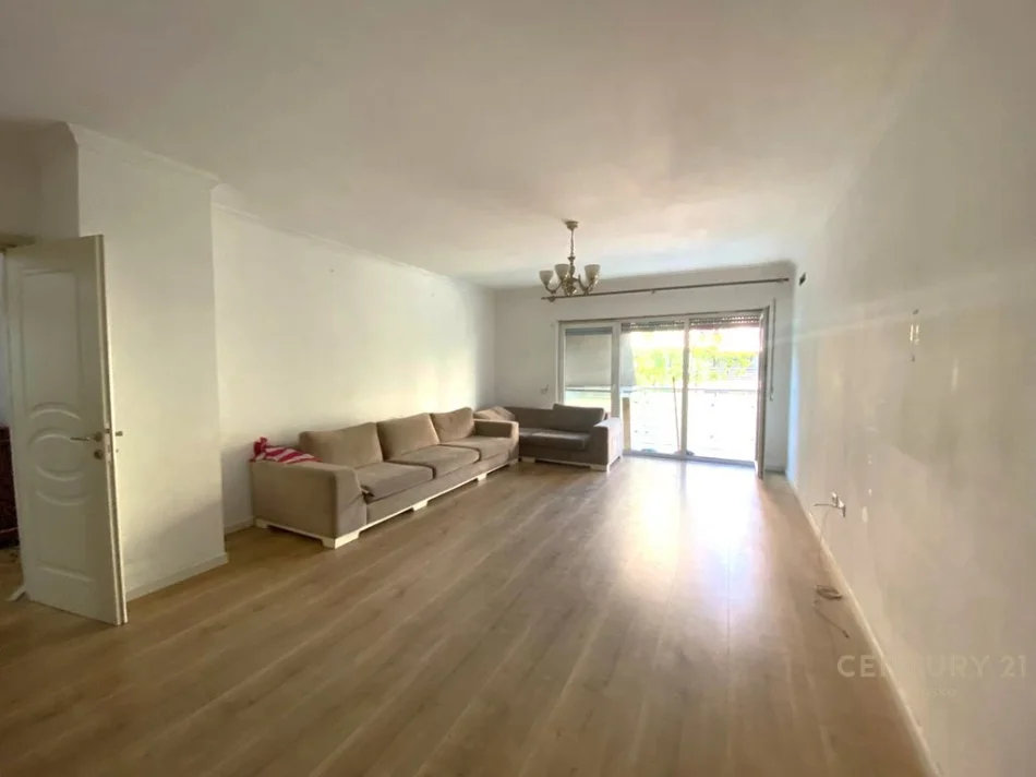 Tirane, shes apartament 4+1+Aneks+Ballkon Kati 2, 173 m² 365.000 € 