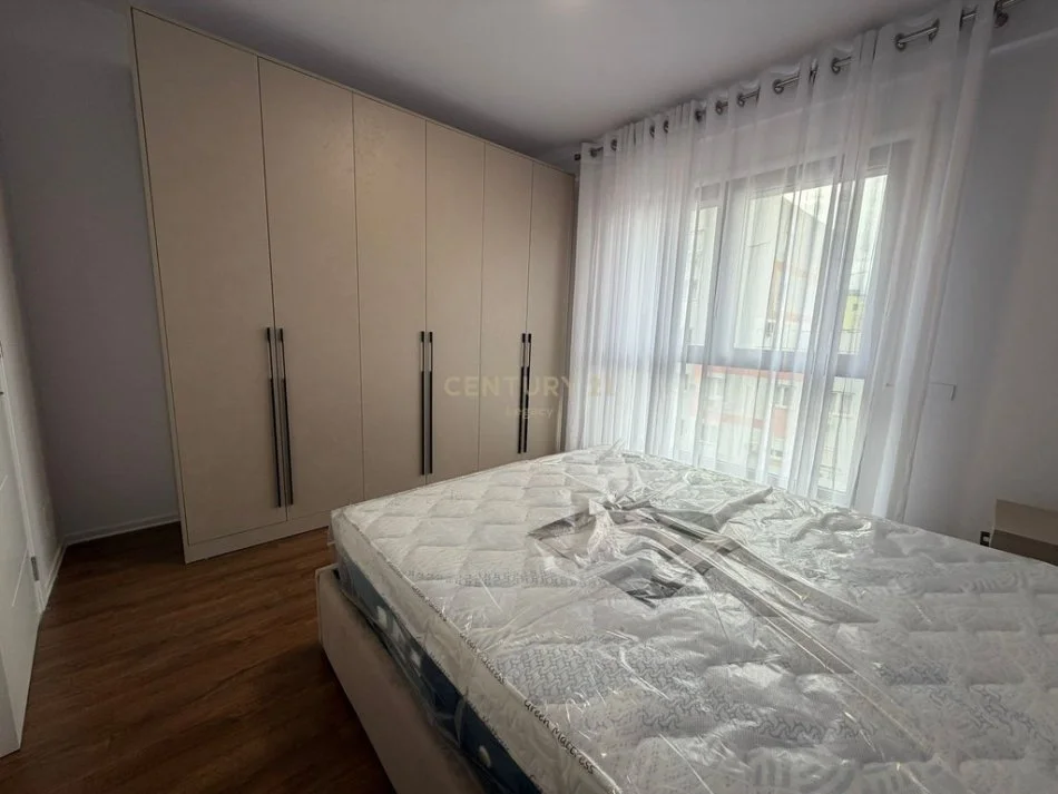 Tirane, jepet me qera apartament 1+1+Aneks+Ballkon Kati 5, 68 m² 750 € 