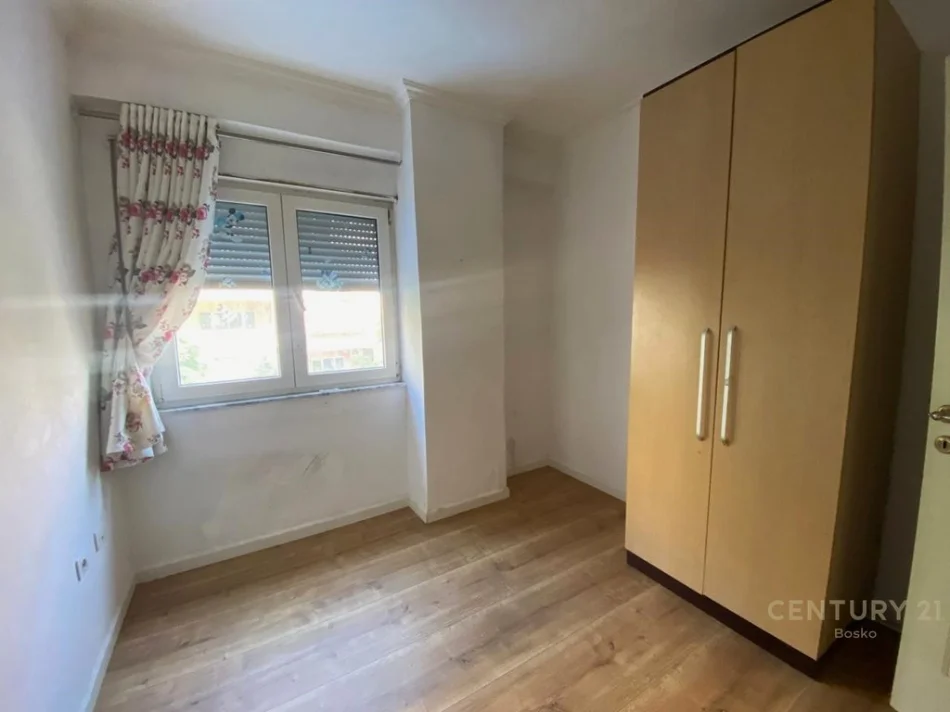 Tirane, shes apartament 4+1+Aneks+Ballkon Kati 2, 173 m² 365.000 € 