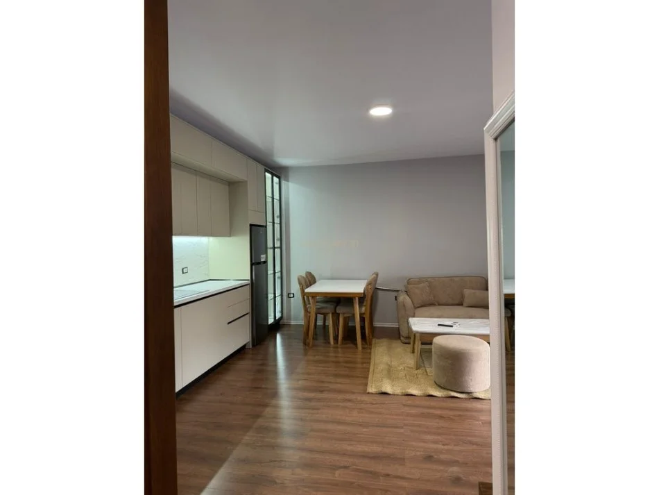 Tirane, jepet me qera apartament 1+1+Aneks+Ballkon Kati 5, 68 m² 750 € 