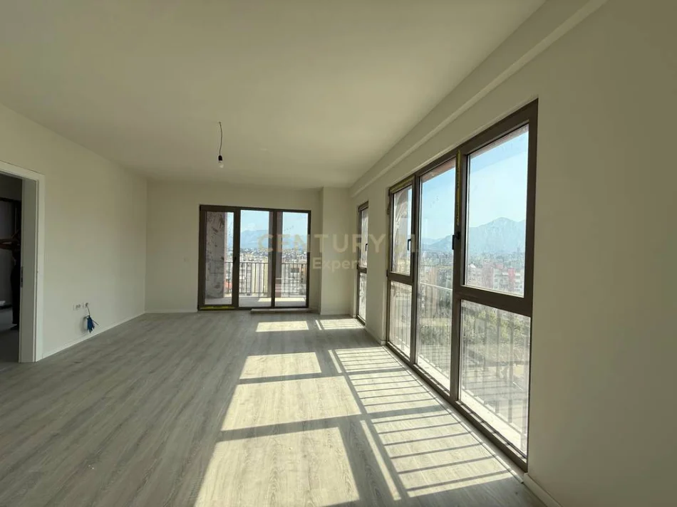 Tirane, shes apartament 3+1+Aneks+Ballkon Kati 7, 152 m² 280.000 € 