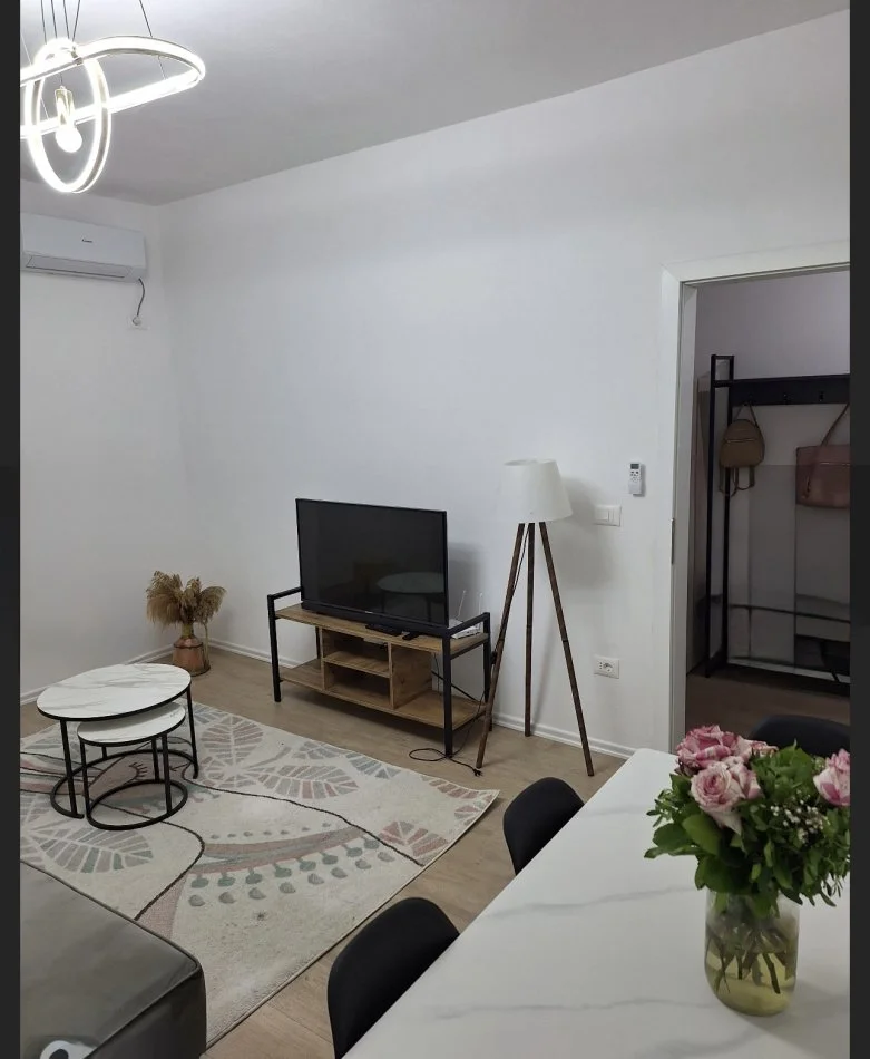 Tirane, jepet me qera apartament 1+1 Kati 1, 60 m² 500 € 
