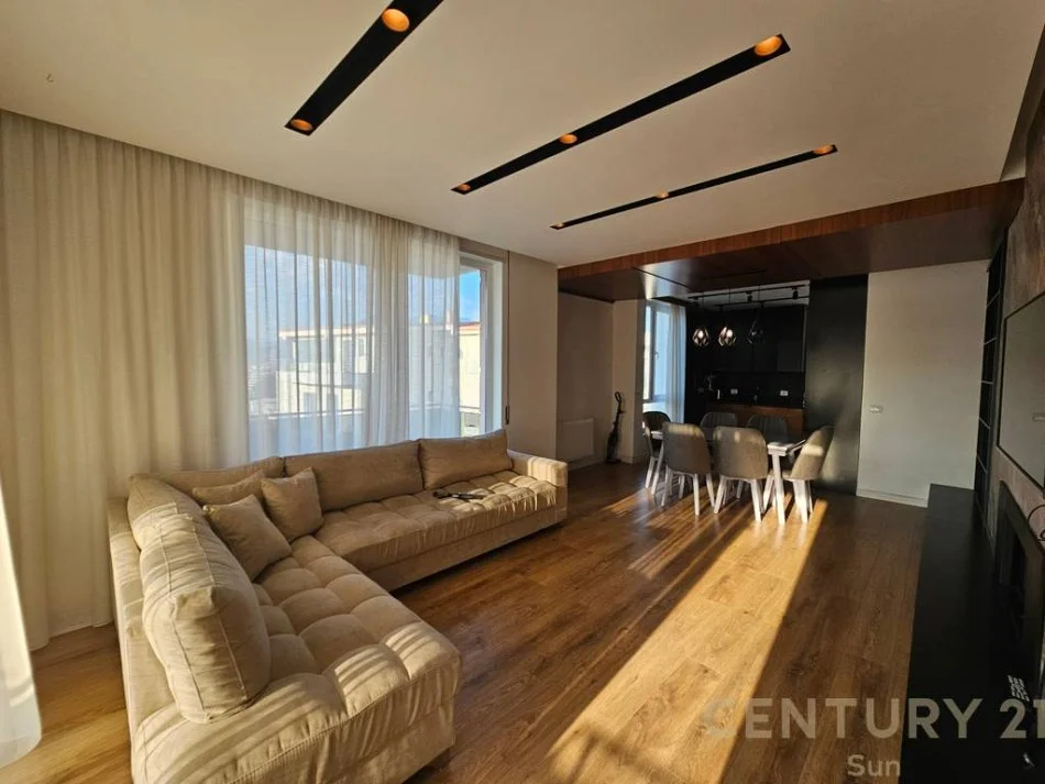 Tirane, jepet me qera apartament 3+1+Aneks+Ballkon Kati 3, 145 m² 1.000 € 
