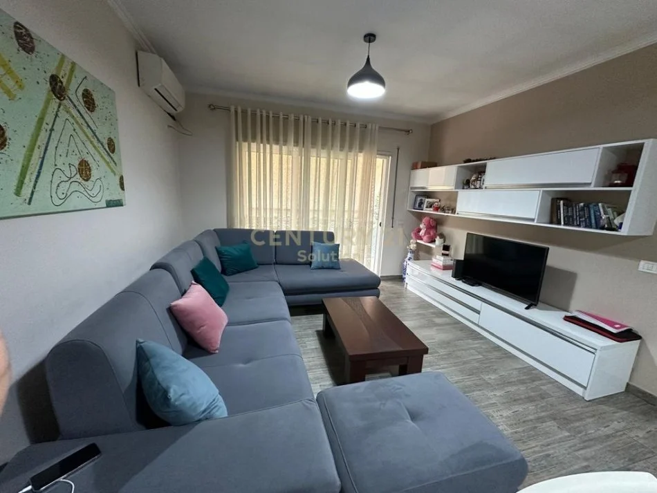 Tirane, jepet me qera apartament 1+1 Kati 1, 75 m² 500 € 