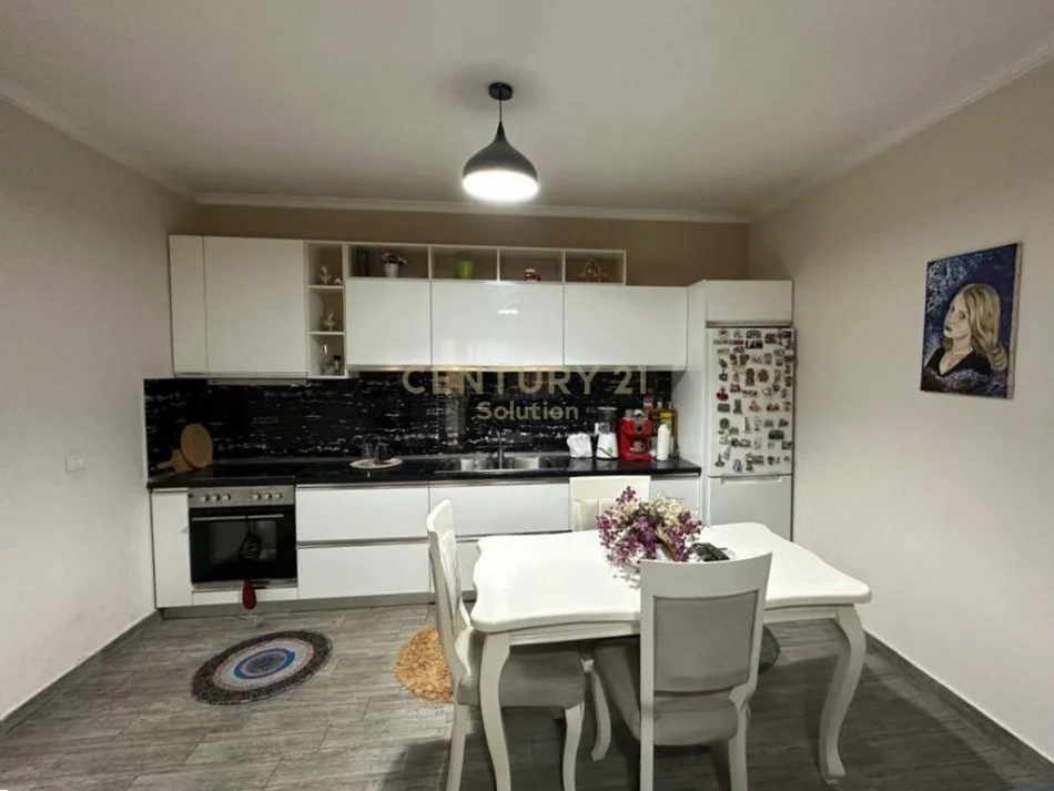 Tirane, jepet me qera apartament 1+1 Kati 1, 75 m² 500 € 