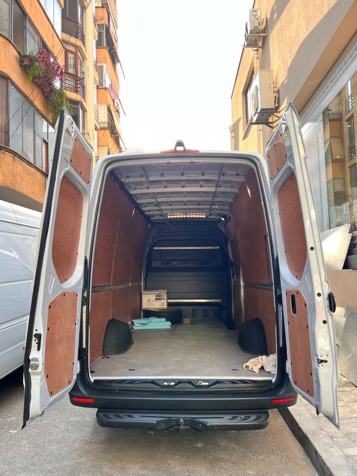 Tirane, - Transport mallrash mobiljesh zyrash  AAA Marjusi