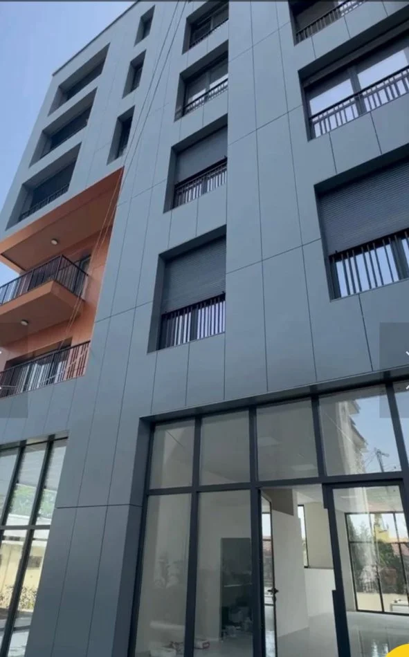 Tirane, jepet me qera apartament 1+1+Aneks+Ballkon , 75 m² 450 € (Sabaudin Gabrani)