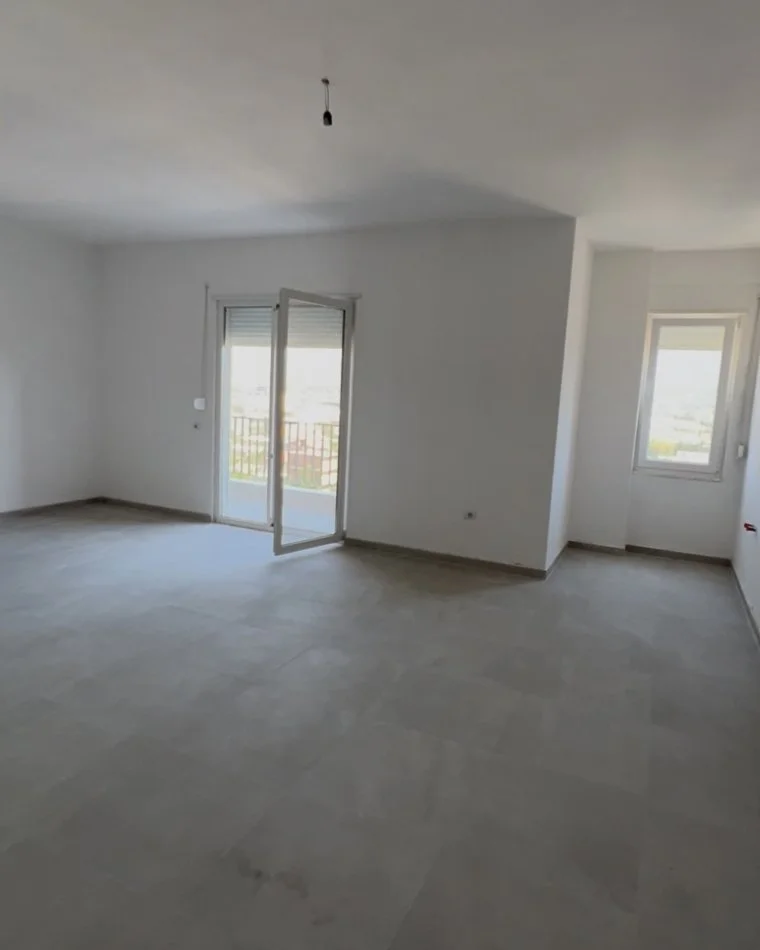 Tirane, shitet apartament 3+1 Kati 8, 153 m² 122.400 € 