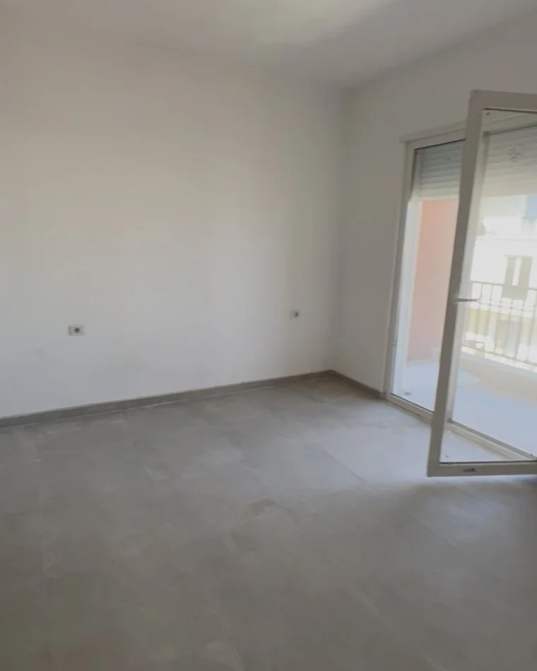 Tirane, shitet apartament 3+1 Kati 8, 153 m² 122.400 € 