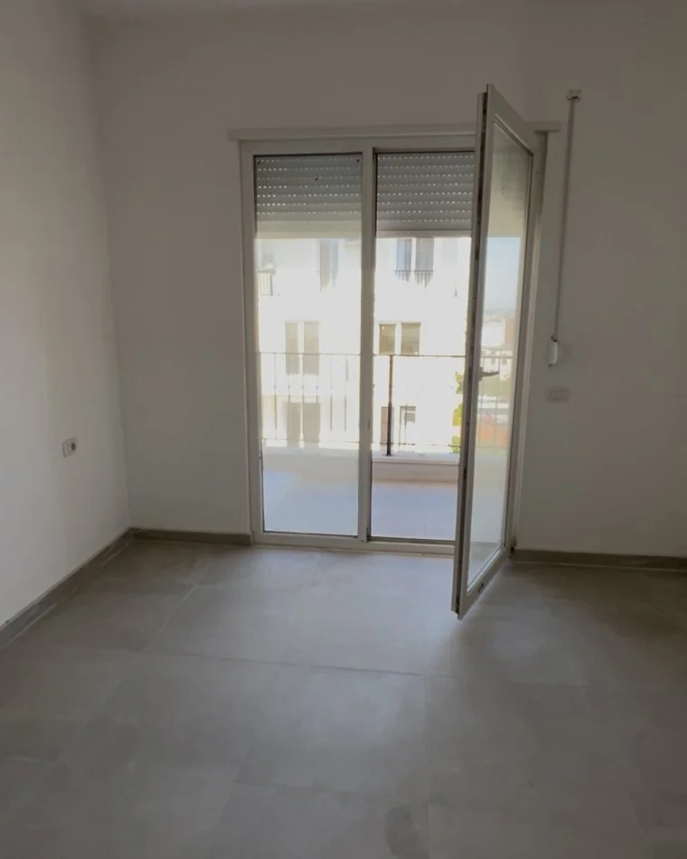 Tirane, shitet apartament 3+1 Kati 8, 153 m² 122.400 € 