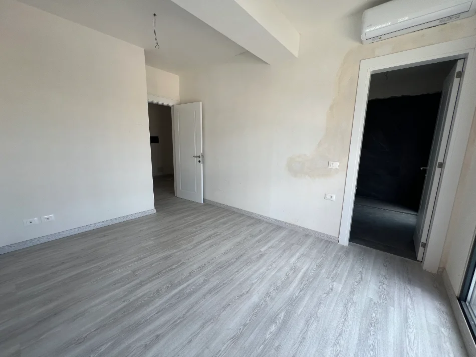 Tirane, jepet me qera apartament 2+1+Ballkon Kati 1, 106 m² 550 € (Bulevardi i ri)