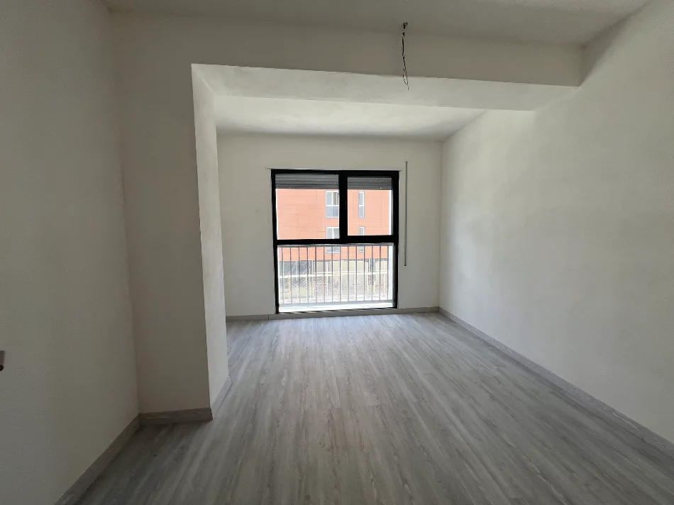 Tirane, jepet me qera apartament 2+1+Ballkon Kati 1, 106 m² 550 € (Bulevardi i ri)