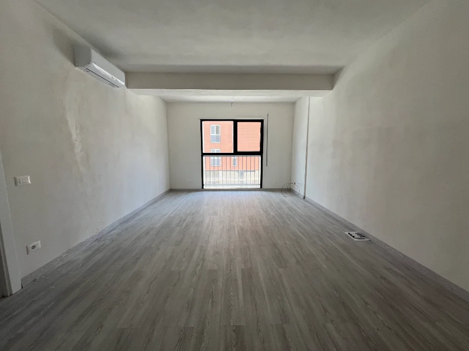 Tirane, jepet me qera apartament 2+1+Ballkon Kati 1, 106 m² 550 € (Bulevardi i ri)
