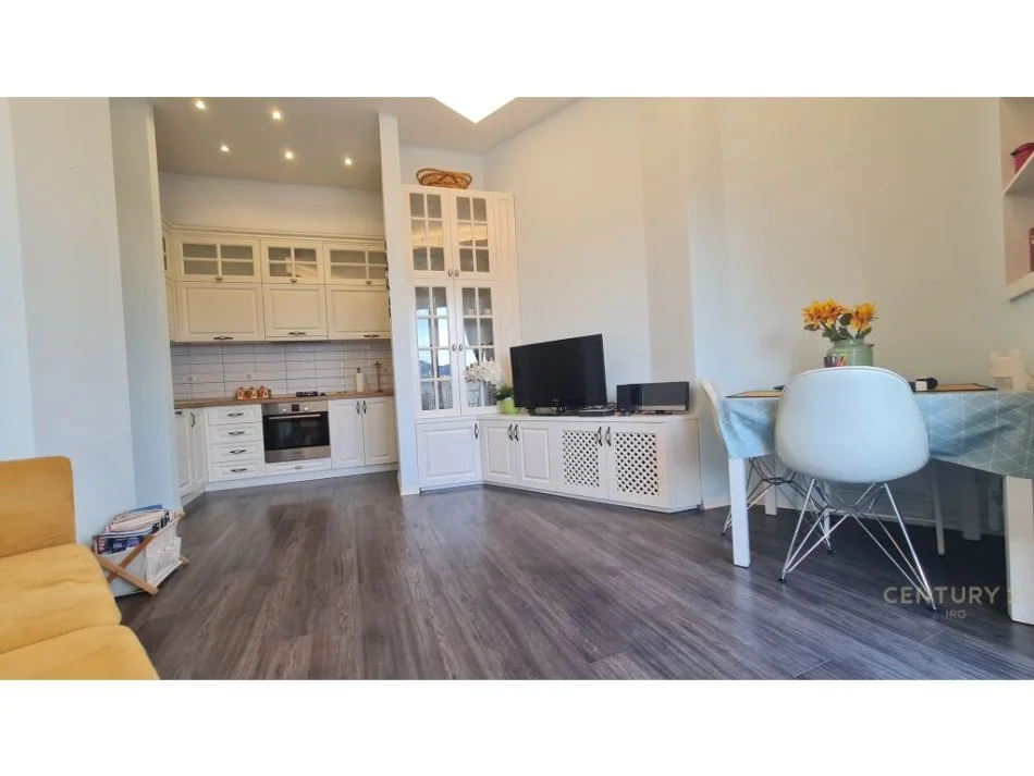 Tirane, jepet me qera apartament 2+1 Kati 10, 99 m² 700 € (Ndre Mjeda, Kompleksi Magnet)