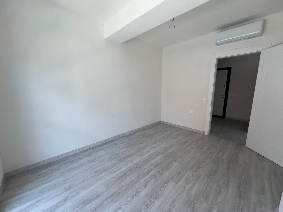 Tirane, jepet me qera apartament 2+1+Ballkon Kati 1, 106 m² 550 € (Bulevardi i ri)