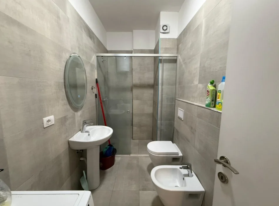Tirane, shitet apartament 1+1+Ballkon Kati 5, 60 m² 89.000 € (Rruga Skender Halili)