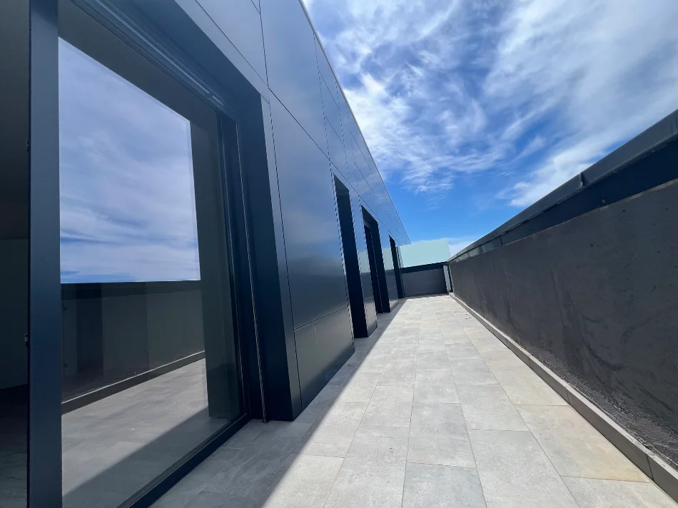 Tirane, jepet me qera apartament 2+1+Ballkon Kati 8, 100 m² 400 € (Bulevardi i Ri)