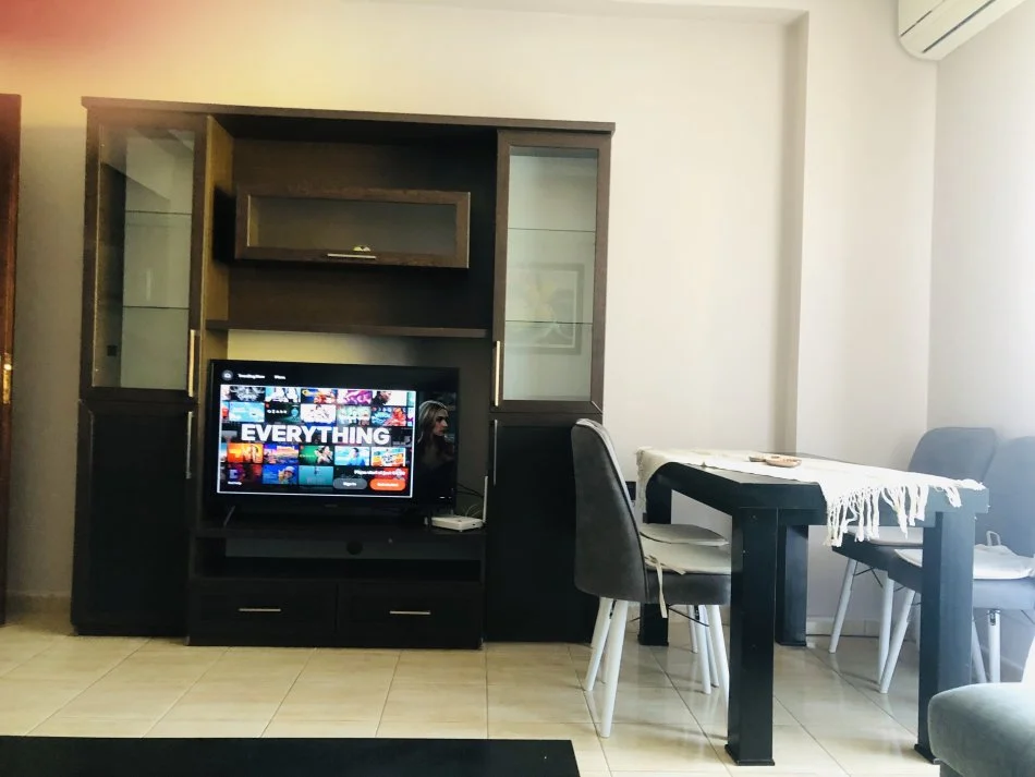 Tirane, jap me qera apartament 1+1+Ballkon Kati 6, 680 € 