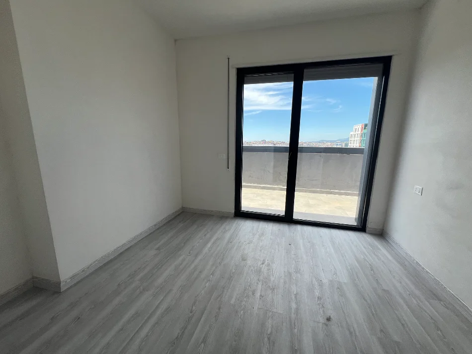 Tirane, jepet me qera apartament 2+1+Ballkon Kati 8, 100 m² 400 € (Bulevardi i Ri)