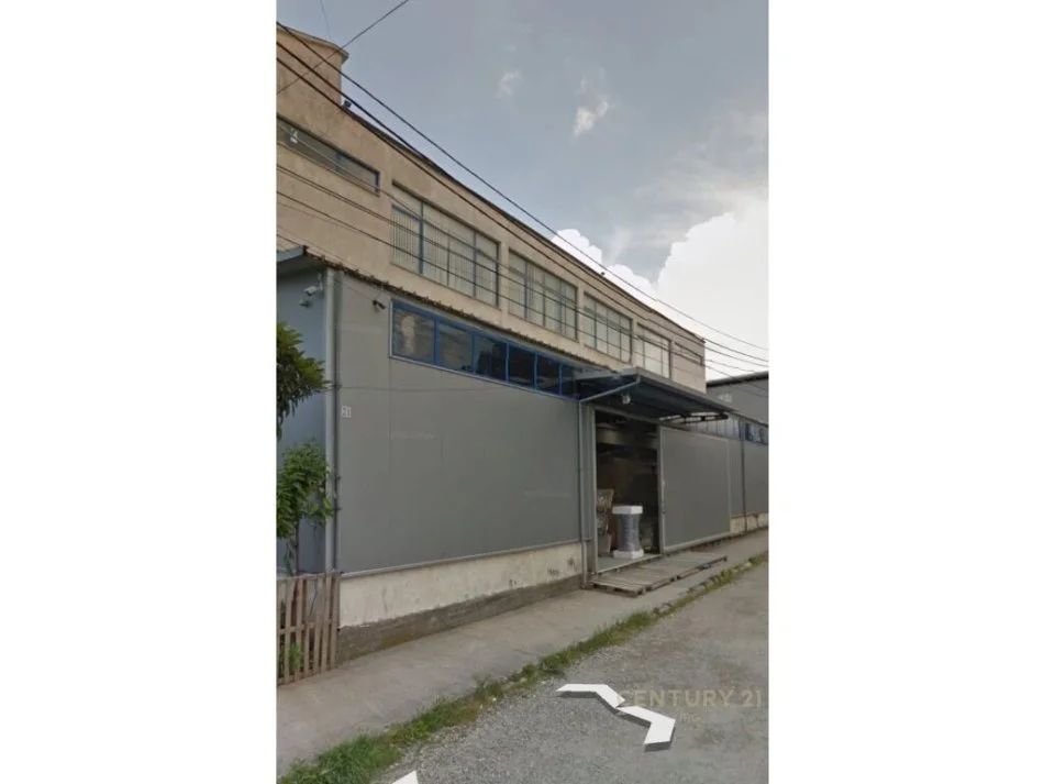 Tirane, shitet magazine , 750 m² (Magazinat ish Frigoriferi, Siri Kodra)