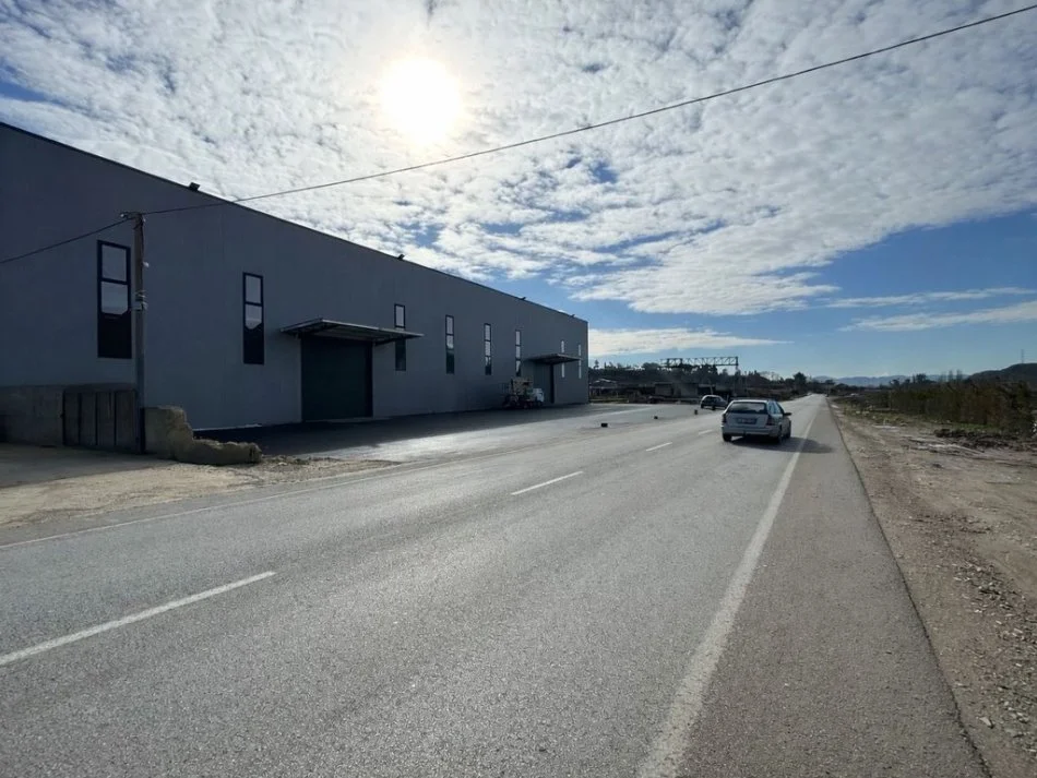 Tirane, jepet me qera ambjent biznesi , 4.500 m² (Tufine)