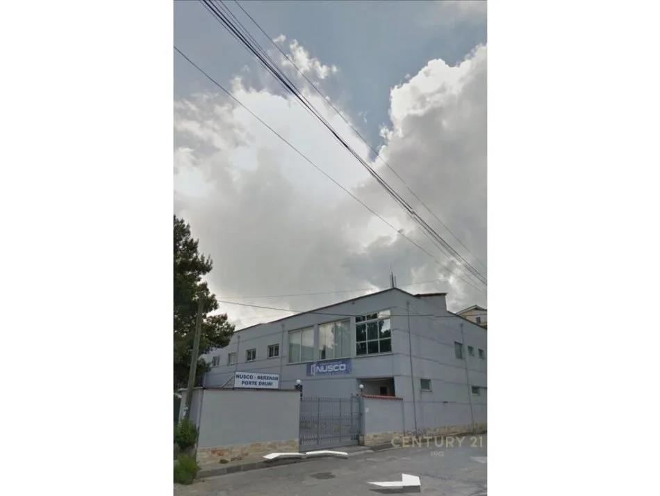 Tirane, shitet magazine , 750 m² (Magazinat ish Frigoriferi, Siri Kodra)