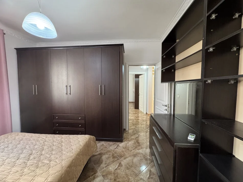 Tirane, jepet me qera apartament 2+1+Ballkon Kati 4, 100 m² 500 € (Teodor Keko)