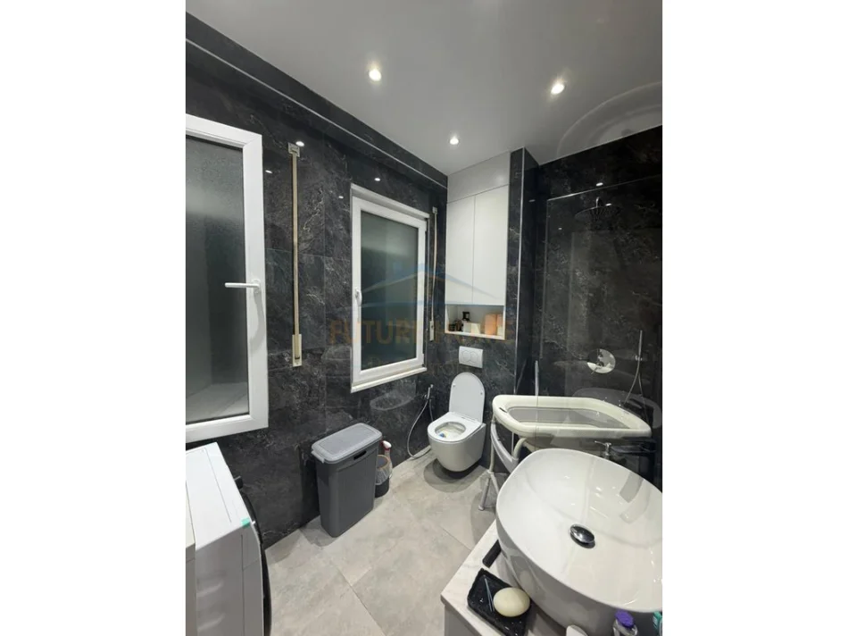 Tirane, shitet apartament 3+1+Aneks+Ballkon Kati 2, 149 m² 350.000 € 