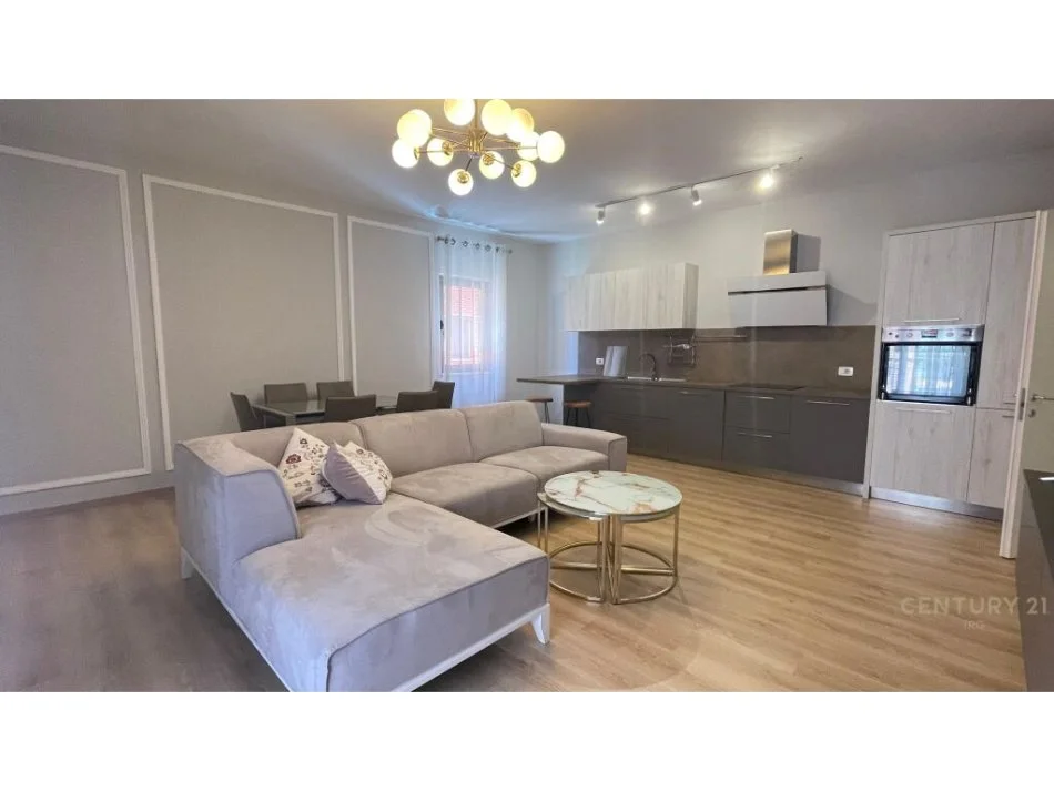 Tirane, jepet me qera 2+1 , 120 m² 1.100 € (Rruga e Kavajes Tirana)