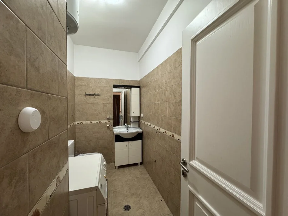 Tirane, jepet me qera apartament 2+1+Ballkon Kati 4, 100 m² 500 € (Teodor Keko)