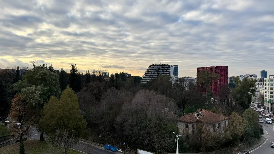 Tirane, shitet apartament 3+1+Ballkon Kati 3, (Rruga e Elbasanit)