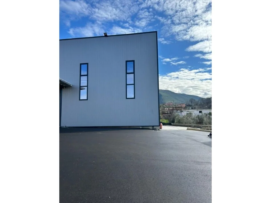 Tirane, jepet me qera ambjent biznesi , 4.500 m² (Tufine)