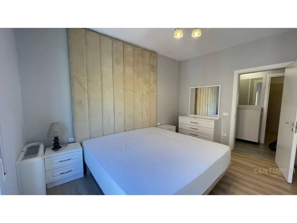 Tirane, jepet me qera 2+1 , 120 m² 1.100 € (Rruga e Kavajes Tirana)