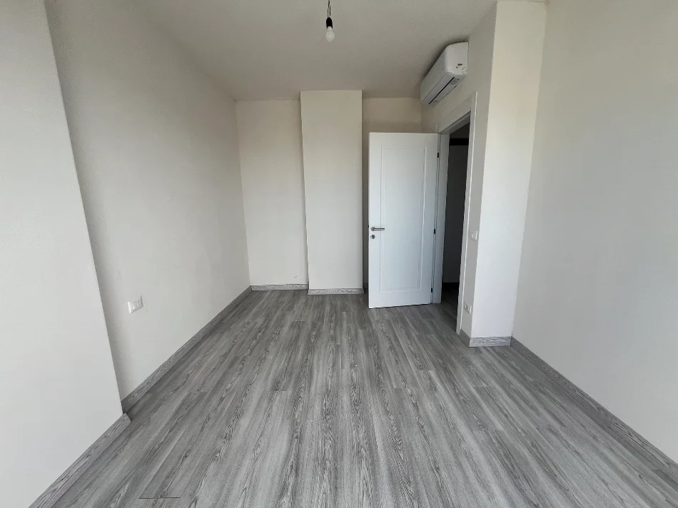 Tirane, jepet me qera apartament 1+1+Ballkon Kati 8, 71 m² 300 € (Bulevardi i Ri)