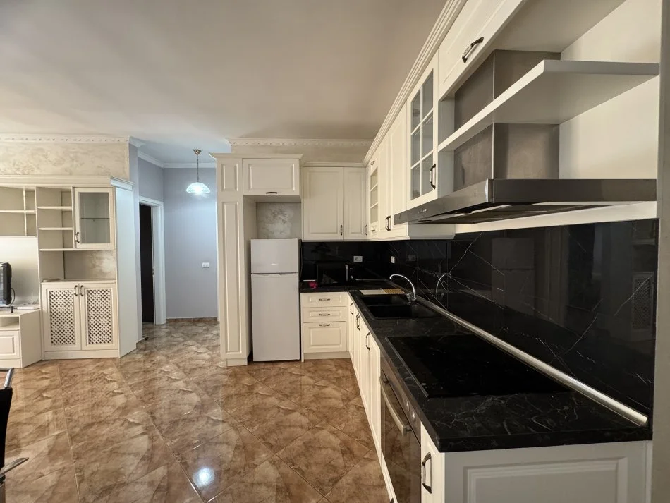 Tirane, jepet me qera apartament 2+1+Ballkon Kati 4, 100 m² 500 € (Teodor Keko)