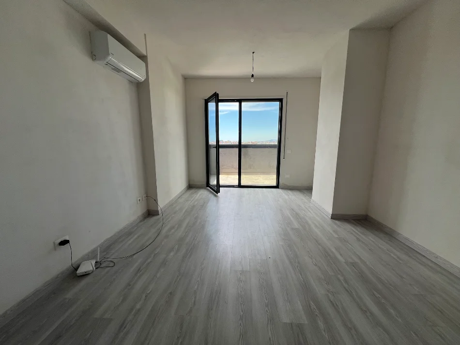 Tirane, jepet me qera apartament 1+1+Ballkon Kati 8, 71 m² 300 € (Bulevardi i Ri)