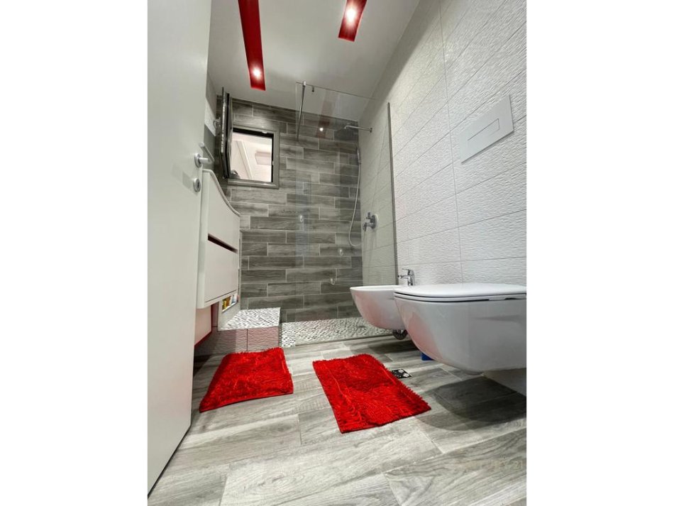 Tirane, jepet me qera apartament 2+1+Aneks+Ballkon Kati 4, 100 m² 650 € (Tower Bridge 3)