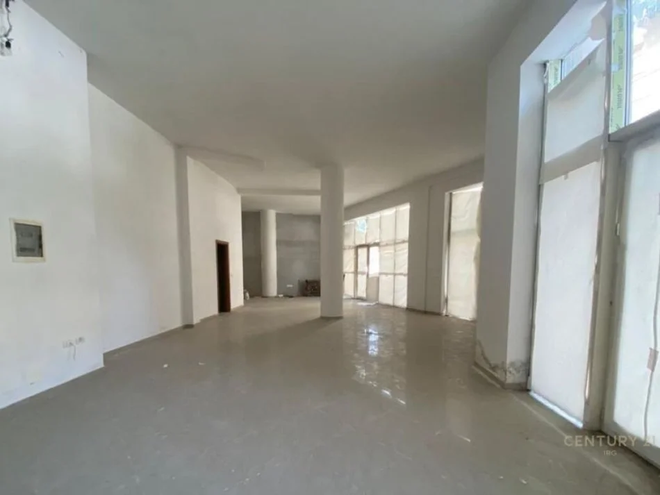 Tirane, shitet ambjent biznesi , 212 m² 455.000 € (ATSH)