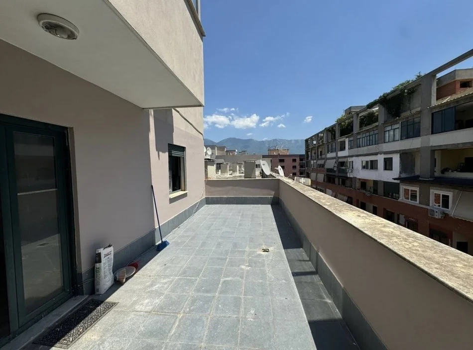 Tirane, jepet me qera ambjent biznesi Kati 9, 120 m² 1.100 € 