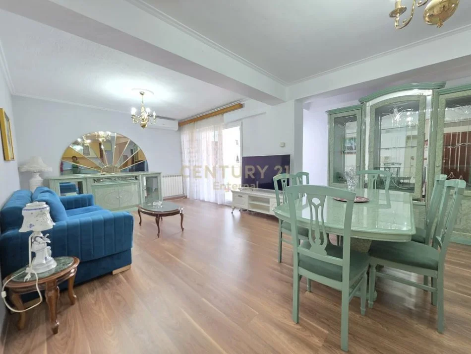 Tirane, jepet me qera apartament 2+1 Kati 3, 115 m² 1.000 € 