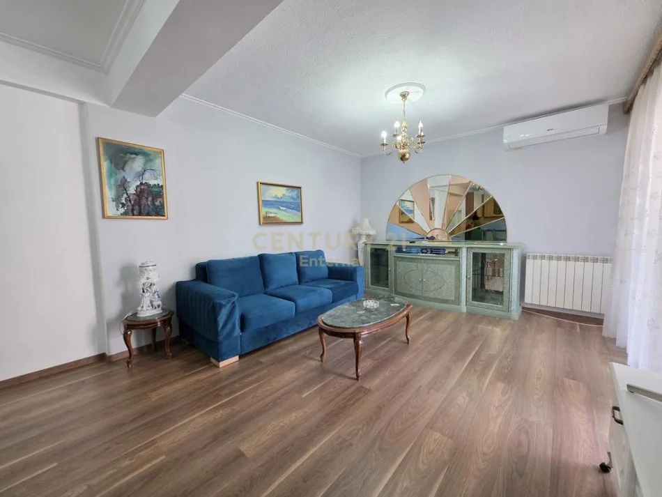 Tirane, jepet me qera apartament 2+1 Kati 3, 115 m² 1.000 € 